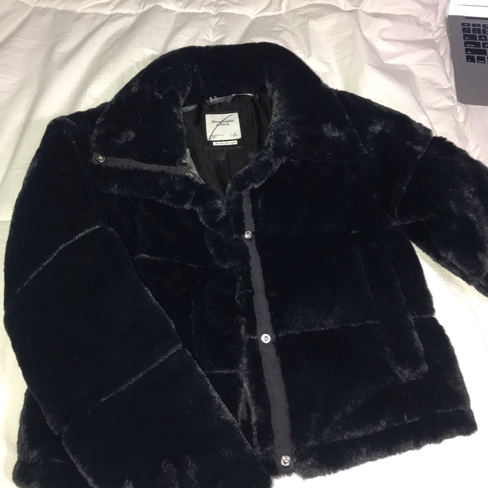 Abercrombie cute fuzzy puffer cropped jacket
